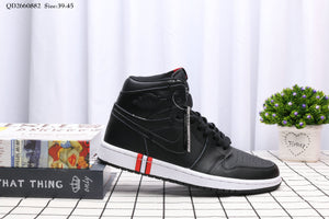 Nike Air Jordan 1OG Bred - Black