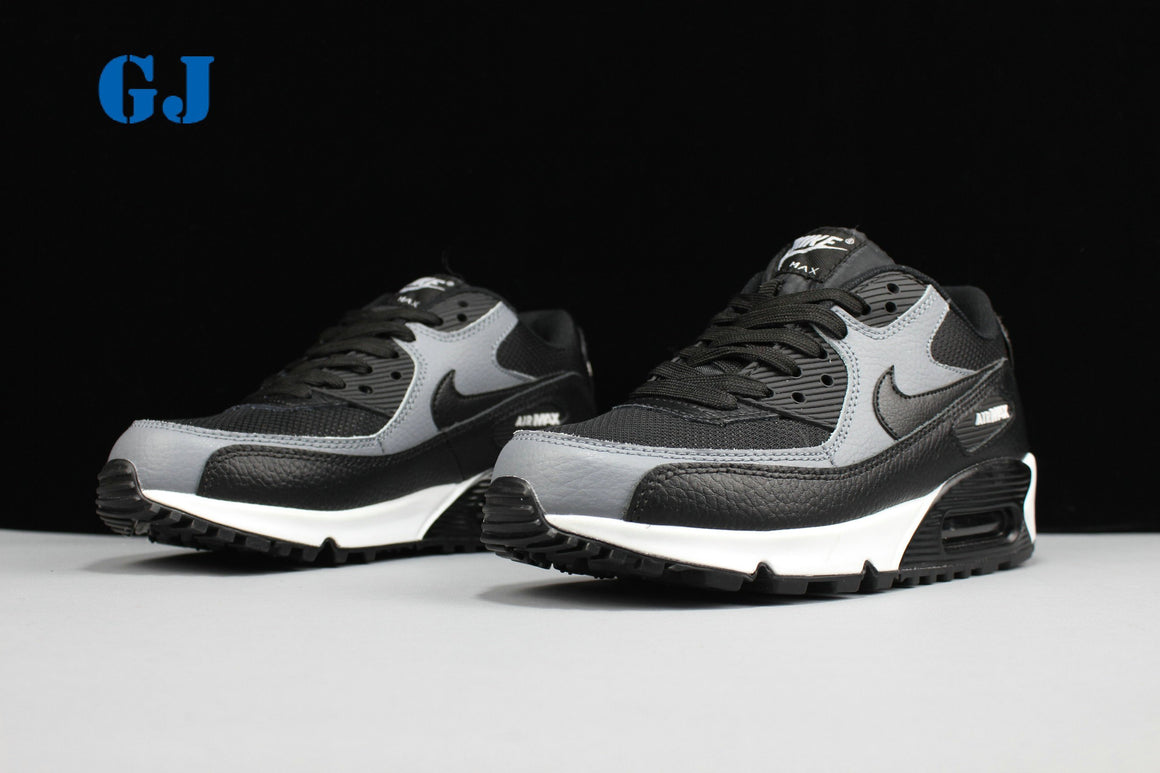 NIKE AIR MAX 90 ESSENTIAL SNEAKER