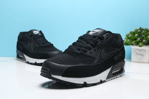 Nike Air Max 90 Essential Sneaker