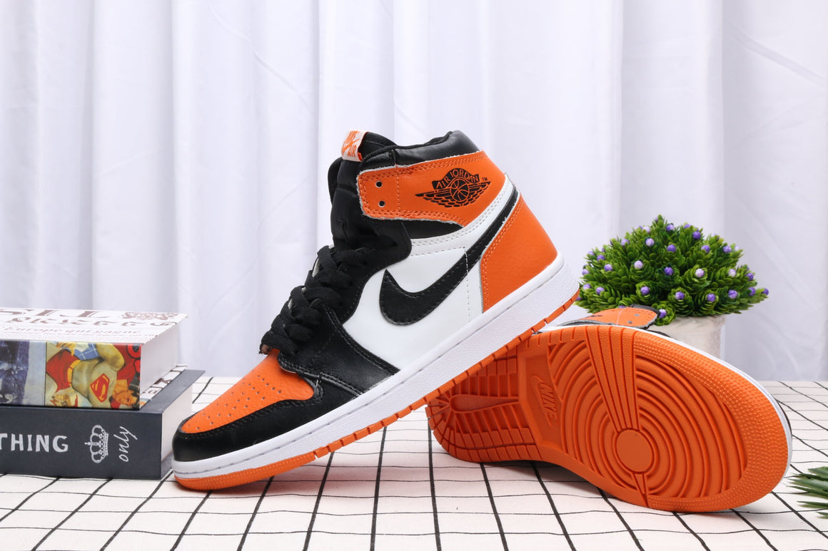 Nike Air Jordan 1OG Bred - Orange