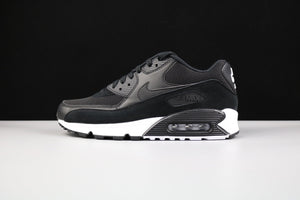 Nike Air Max 90 Essential Sneaker