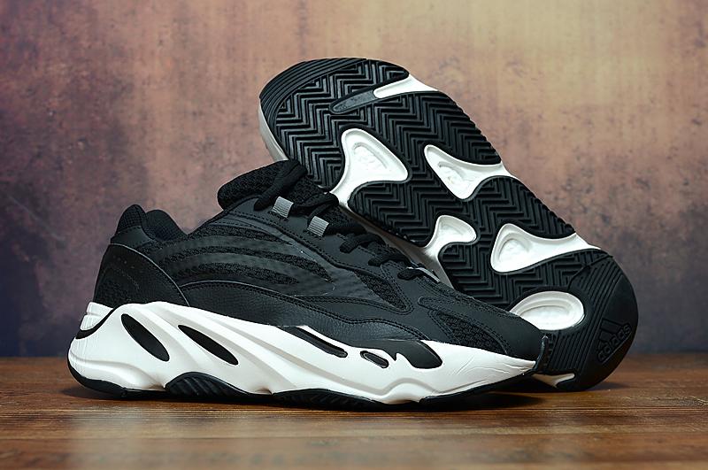 Adidas Yeezy Boost 700 V2 Sneaker - Black